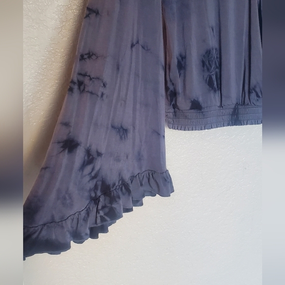 AEO Soft & Sexy Tie Dye Smocked Flare Flute Long Sleeve Blouse Top Size Medium - Picture 3 of 7